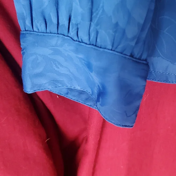 Blue Blouse with Roses - Picture 6 of 10